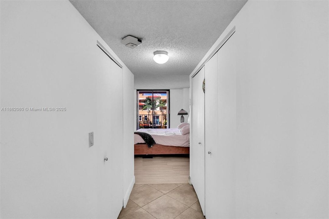 For Sale: $519,000 (1 beds, 2 baths, 1200 Square Feet)
