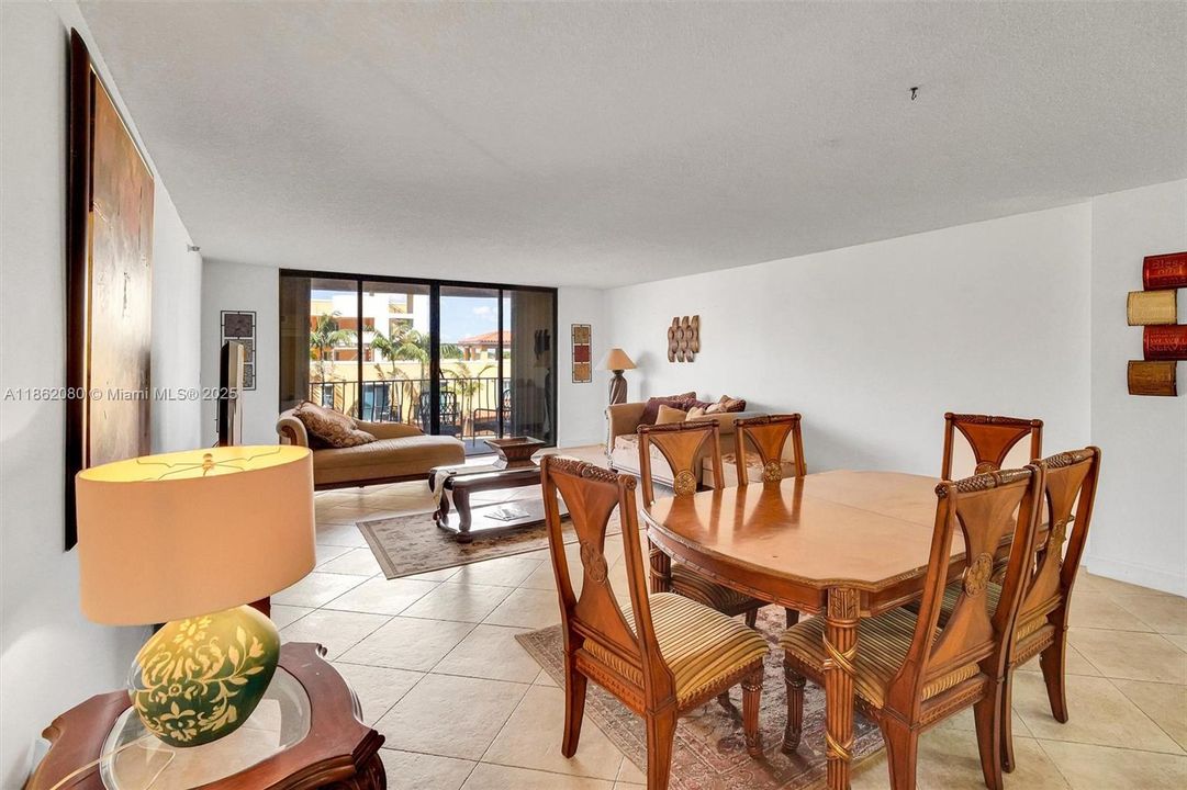 For Sale: $519,000 (1 beds, 2 baths, 1200 Square Feet)