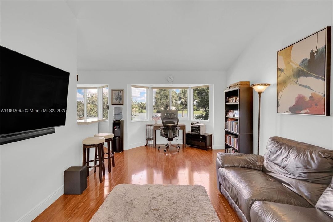 Active With Contract: $335,000 (1 beds, 1 baths, 1059 Square Feet)