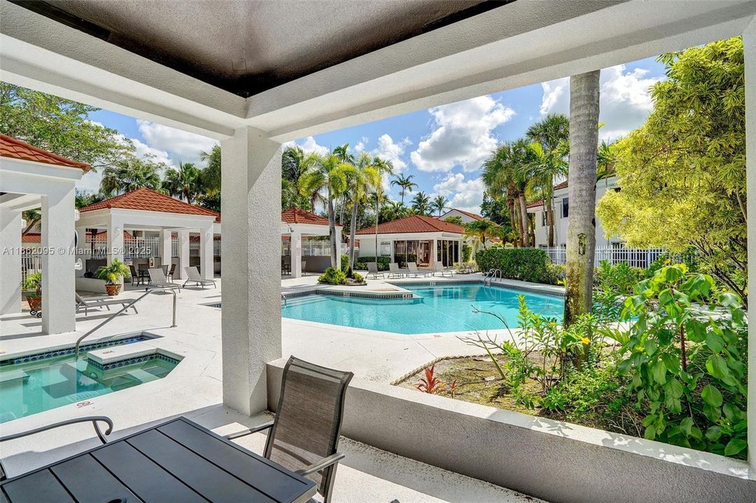 Active With Contract: $335,000 (1 beds, 1 baths, 1059 Square Feet)