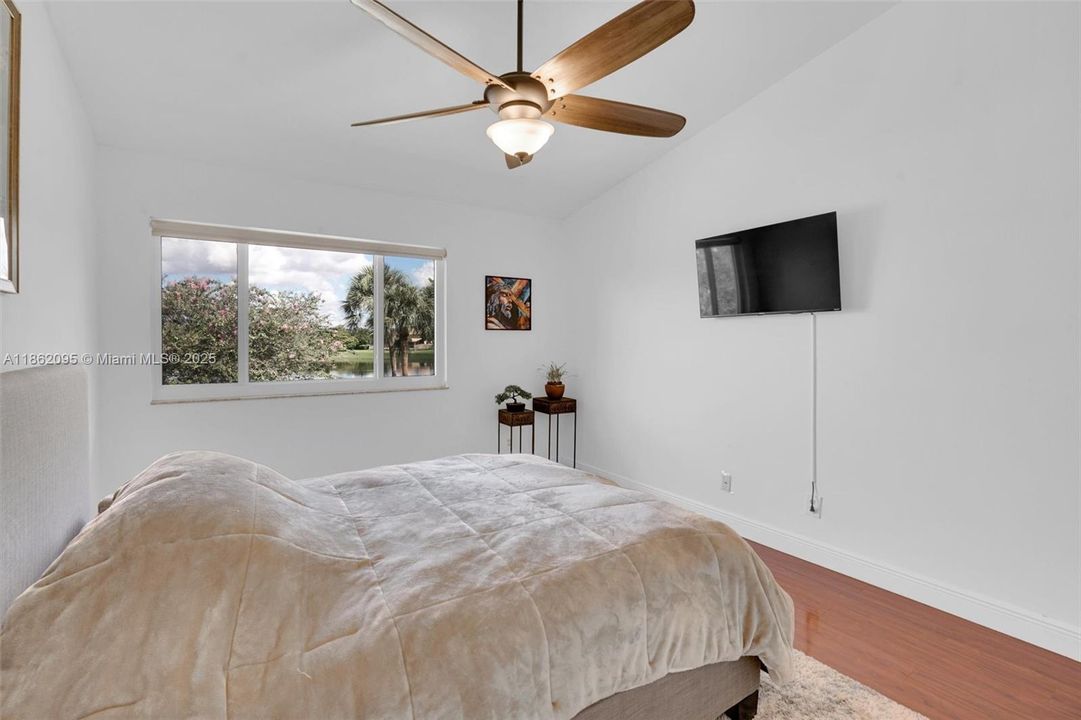 Active With Contract: $335,000 (1 beds, 1 baths, 1059 Square Feet)