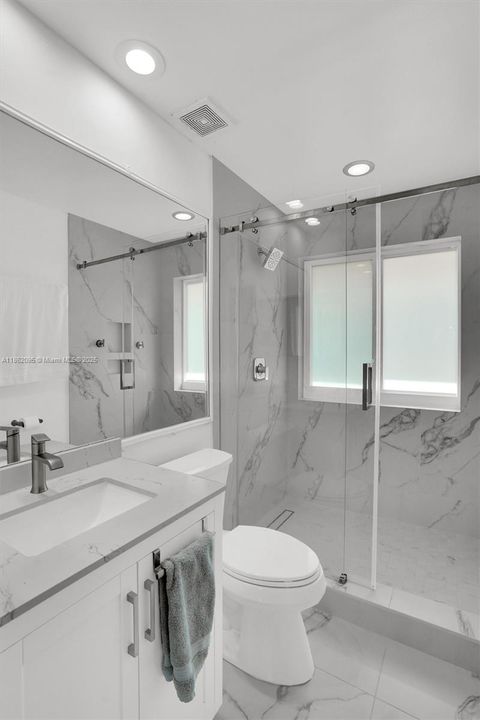 Active With Contract: $335,000 (1 beds, 1 baths, 1059 Square Feet)