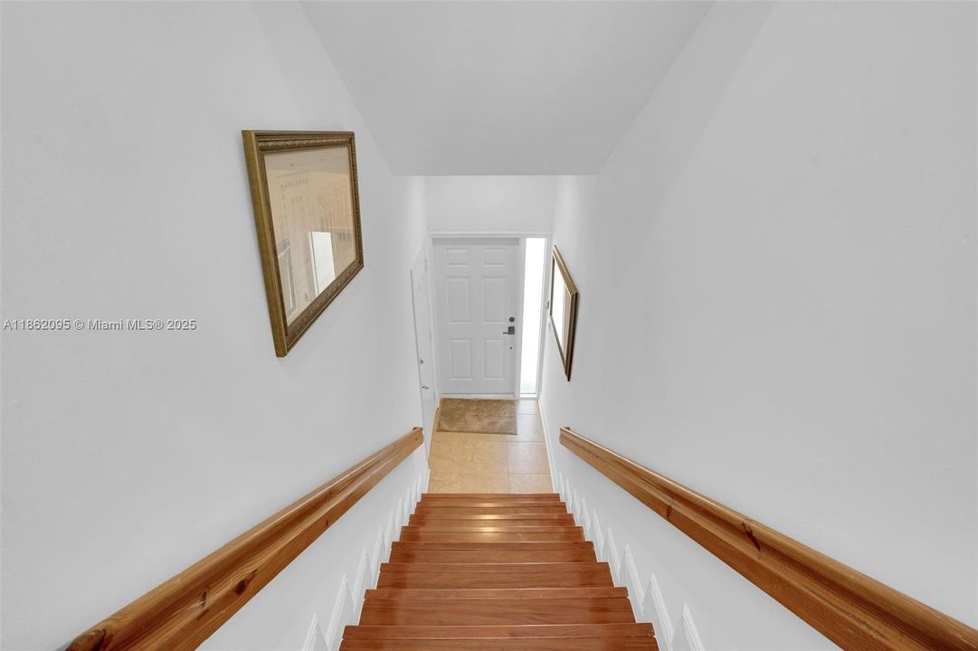 Active With Contract: $335,000 (1 beds, 1 baths, 1059 Square Feet)