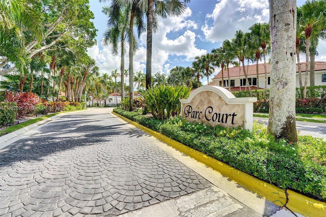 Active With Contract: $335,000 (1 beds, 1 baths, 1059 Square Feet)