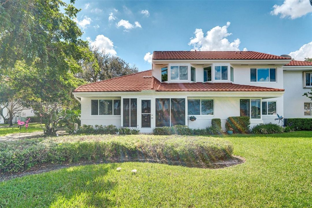 Active With Contract: $335,000 (1 beds, 1 baths, 1059 Square Feet)