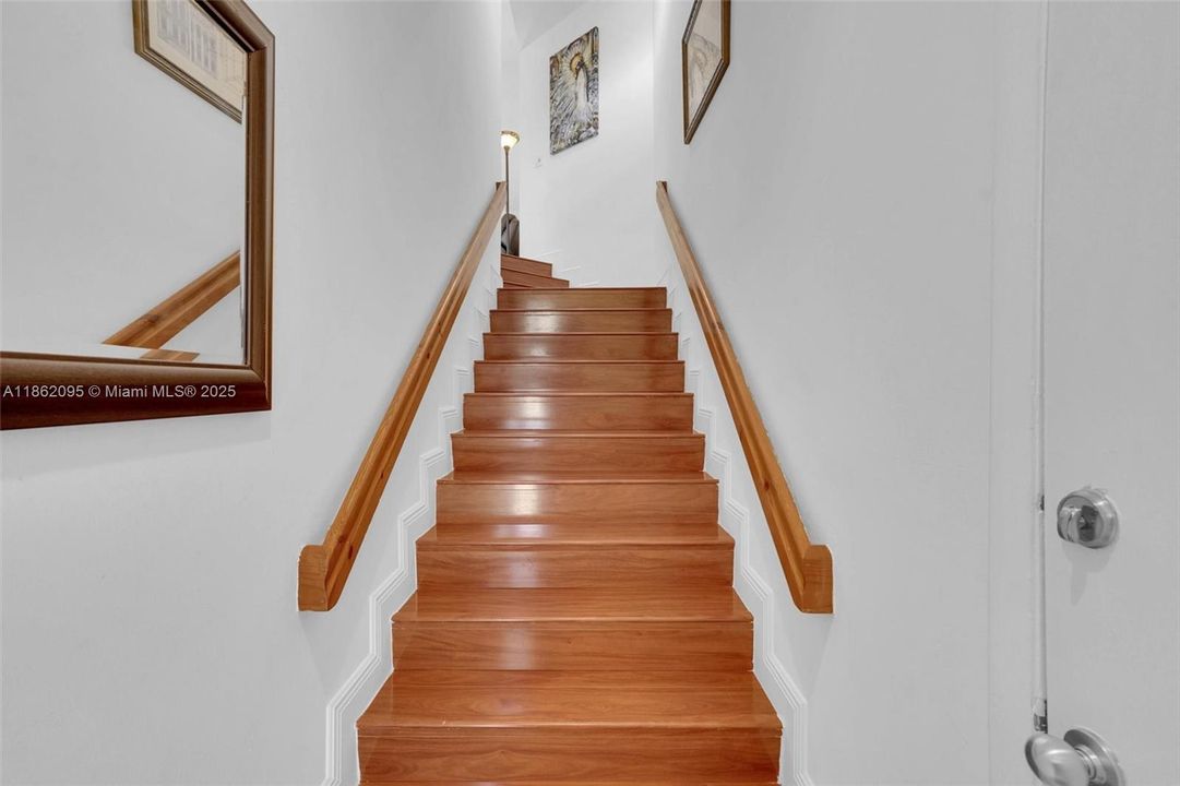 Active With Contract: $335,000 (1 beds, 1 baths, 1059 Square Feet)