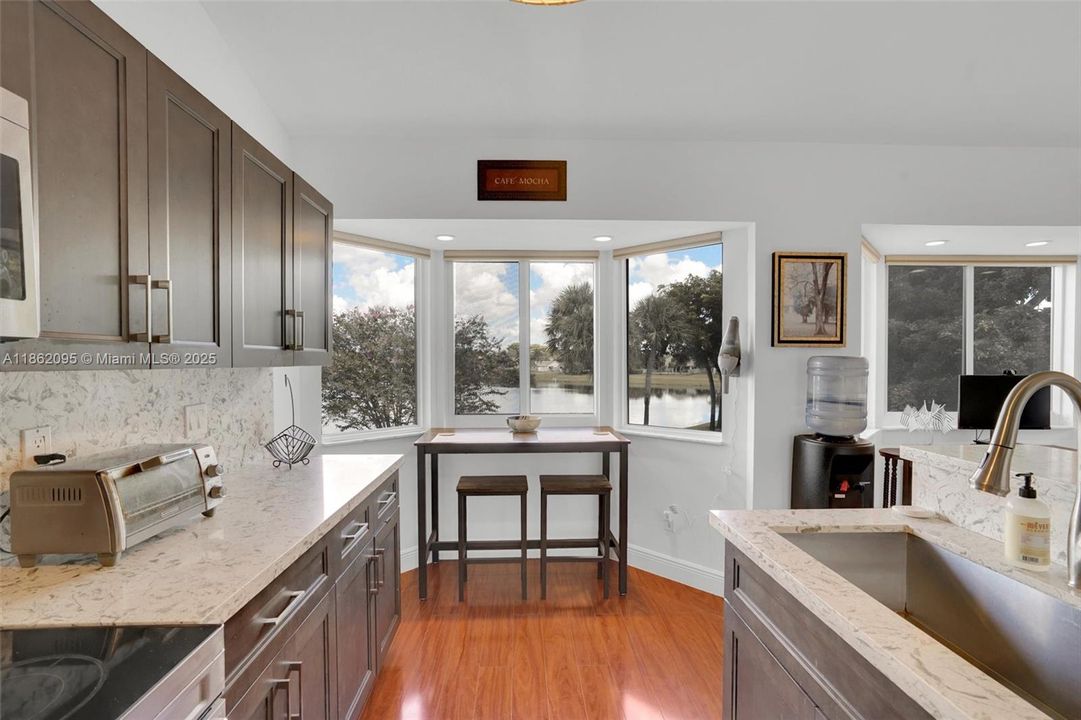 Active With Contract: $335,000 (1 beds, 1 baths, 1059 Square Feet)