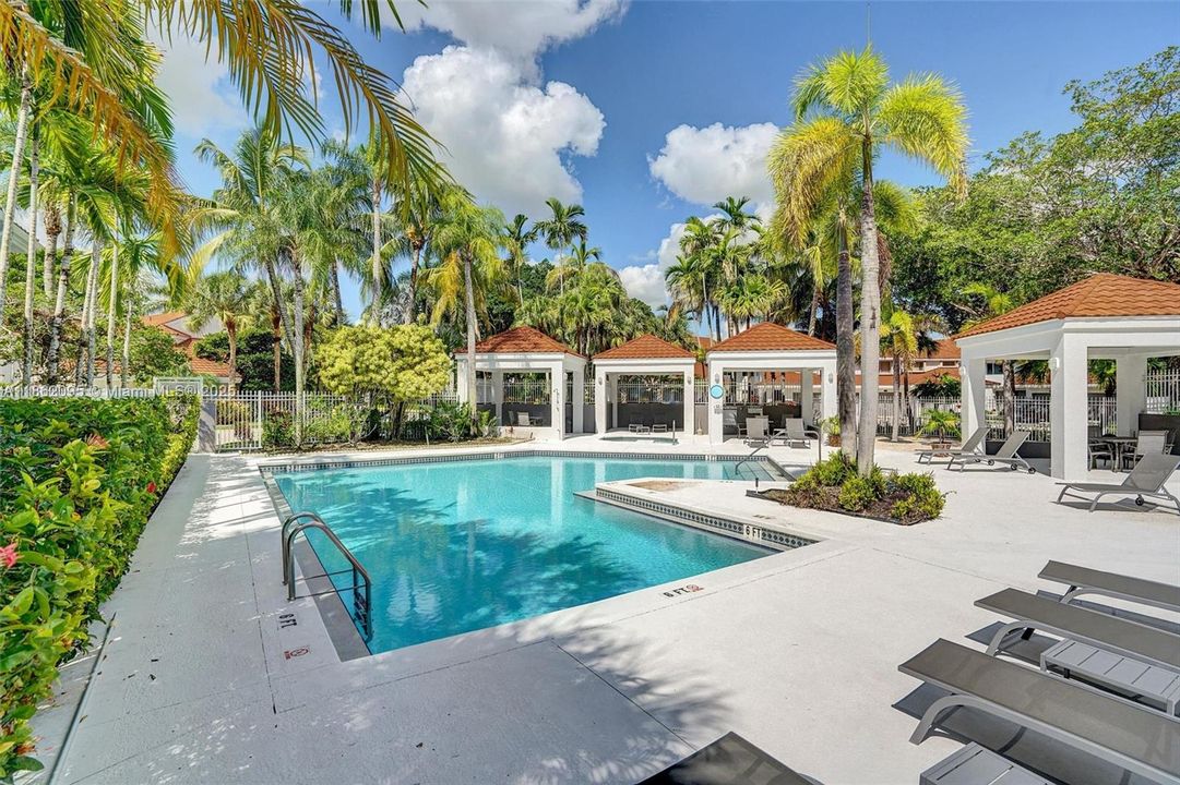 Active With Contract: $335,000 (1 beds, 1 baths, 1059 Square Feet)