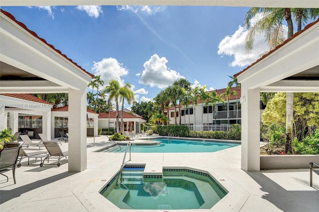 Active With Contract: $335,000 (1 beds, 1 baths, 1059 Square Feet)