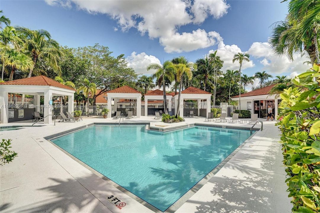 Active With Contract: $335,000 (1 beds, 1 baths, 1059 Square Feet)