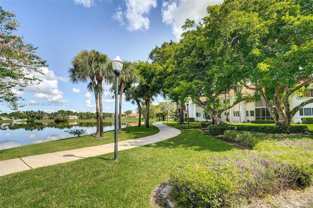 Active With Contract: $335,000 (1 beds, 1 baths, 1059 Square Feet)