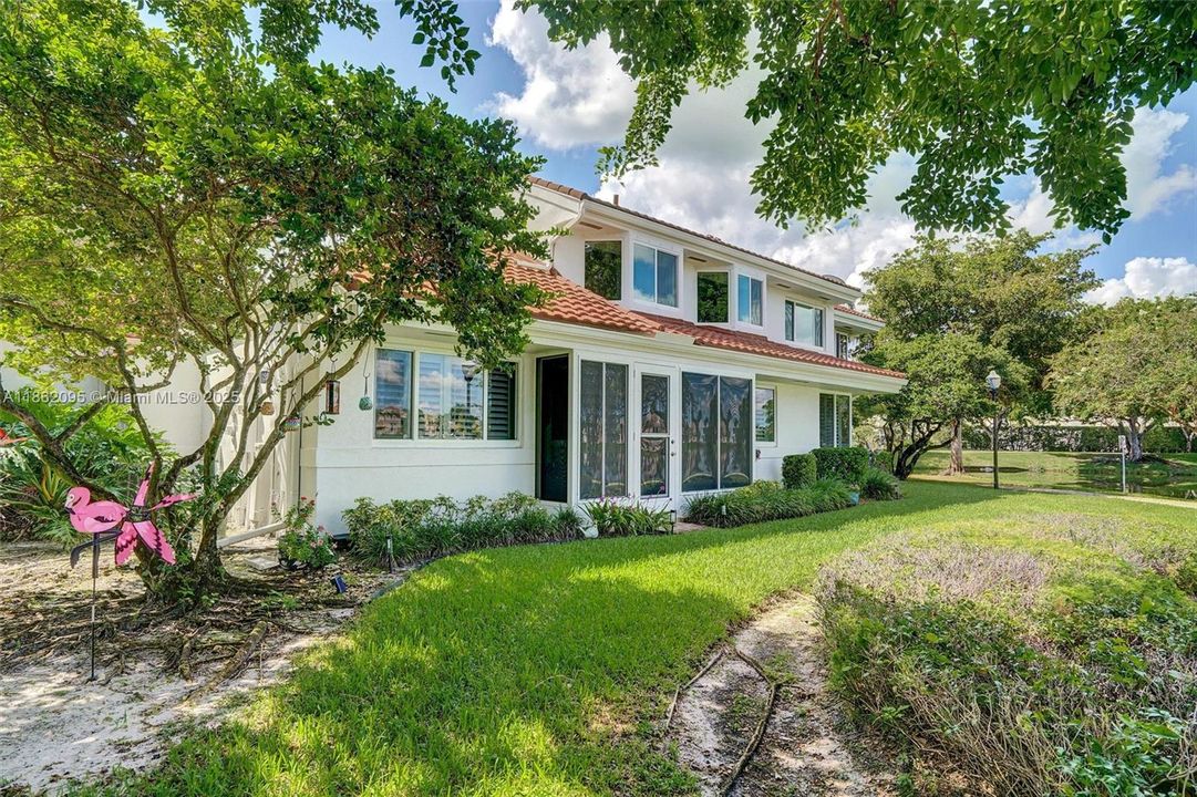 Active With Contract: $335,000 (1 beds, 1 baths, 1059 Square Feet)