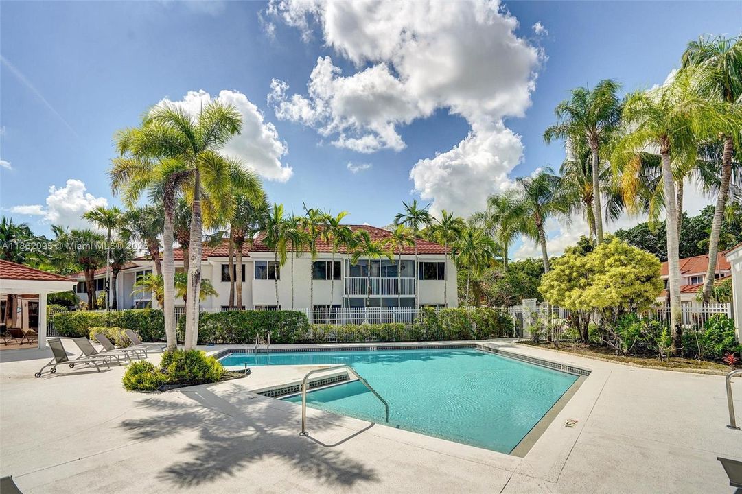 Active With Contract: $335,000 (1 beds, 1 baths, 1059 Square Feet)