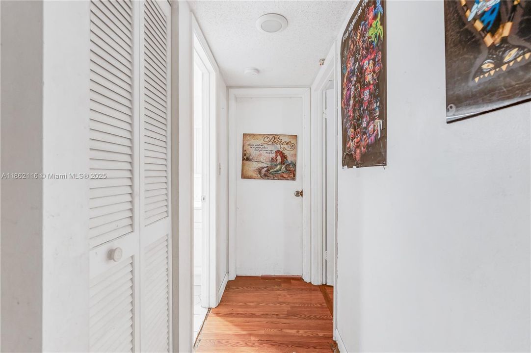 Под контрактом: $165,000 (2 спален, 2 ванн, 1085 Квадратных фут)