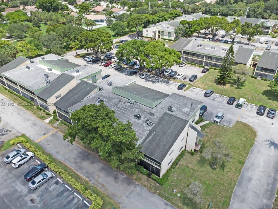 Под контрактом: $165,000 (2 спален, 2 ванн, 1085 Квадратных фут)