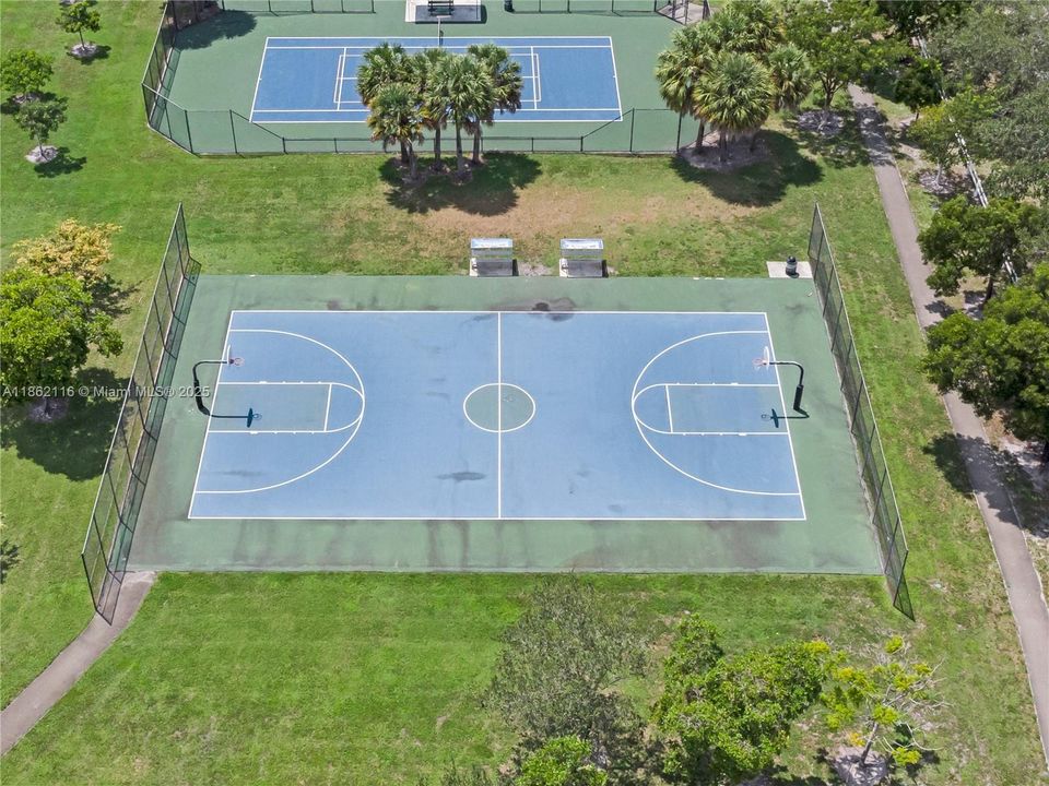 Под контрактом: $165,000 (2 спален, 2 ванн, 1085 Квадратных фут)