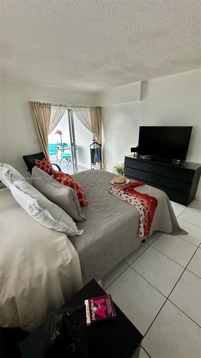 待售: $375,000 (1 贝兹, 1 浴室, 847 平方英尺)