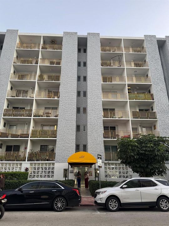 待售: $375,000 (1 贝兹, 1 浴室, 847 平方英尺)