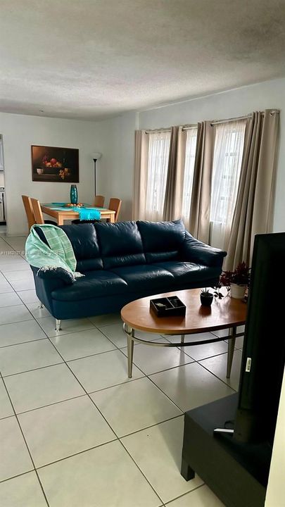 待售: $375,000 (1 贝兹, 1 浴室, 847 平方英尺)