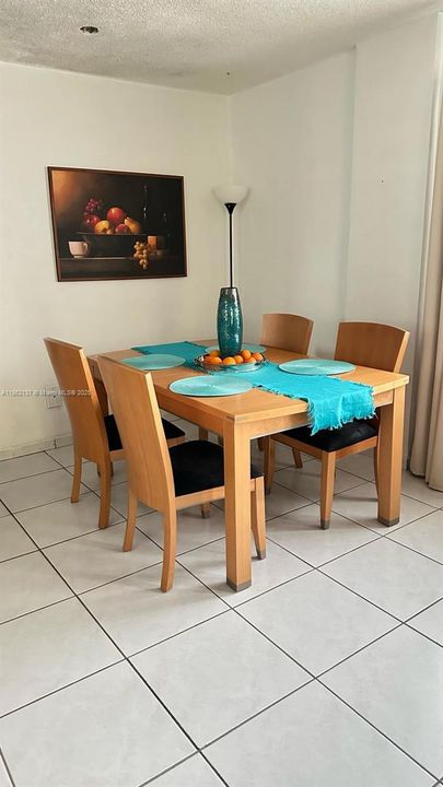 待售: $375,000 (1 贝兹, 1 浴室, 847 平方英尺)