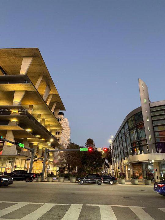 待售: $375,000 (1 贝兹, 1 浴室, 847 平方英尺)