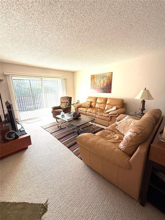 Vendido Recientemente: $210,000 (2 camas, 2 baños, 1364 Pies cuadrados)