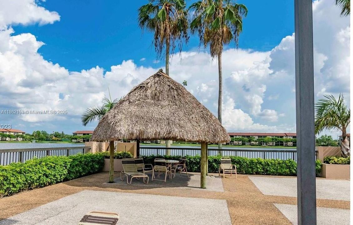 Vendido Recientemente: $210,000 (2 camas, 2 baños, 1364 Pies cuadrados)