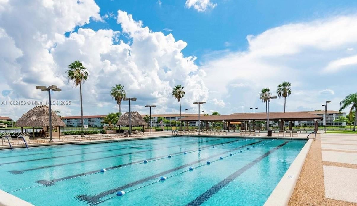 Vendido Recientemente: $210,000 (2 camas, 2 baños, 1364 Pies cuadrados)