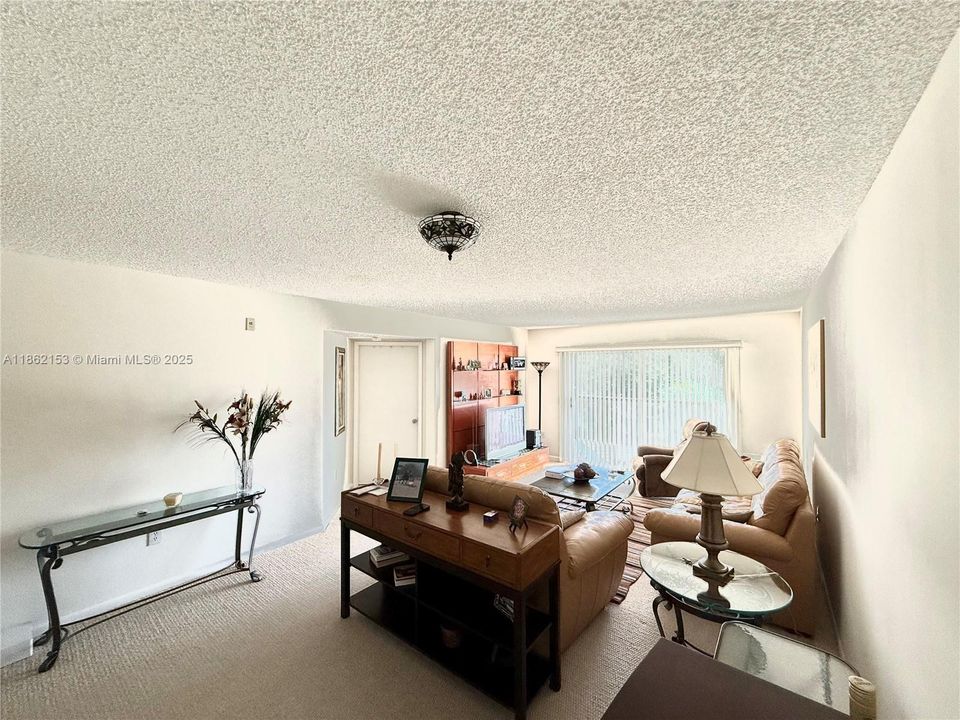 Vendido Recientemente: $210,000 (2 camas, 2 baños, 1364 Pies cuadrados)