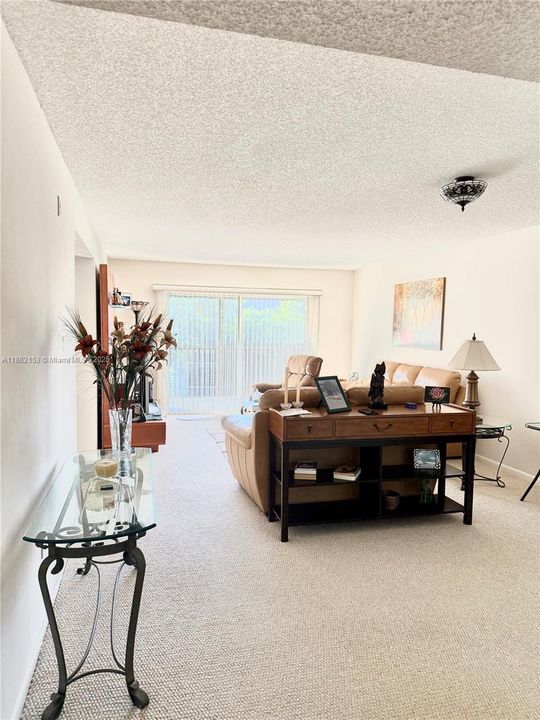 Vendido Recientemente: $210,000 (2 camas, 2 baños, 1364 Pies cuadrados)