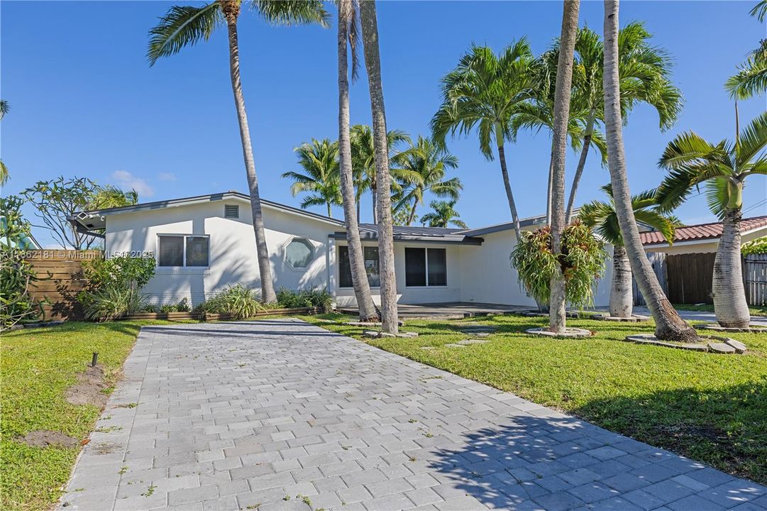 Recently Rented: $7,000 (3 beds, 2 baths, 1433 Square Feet)