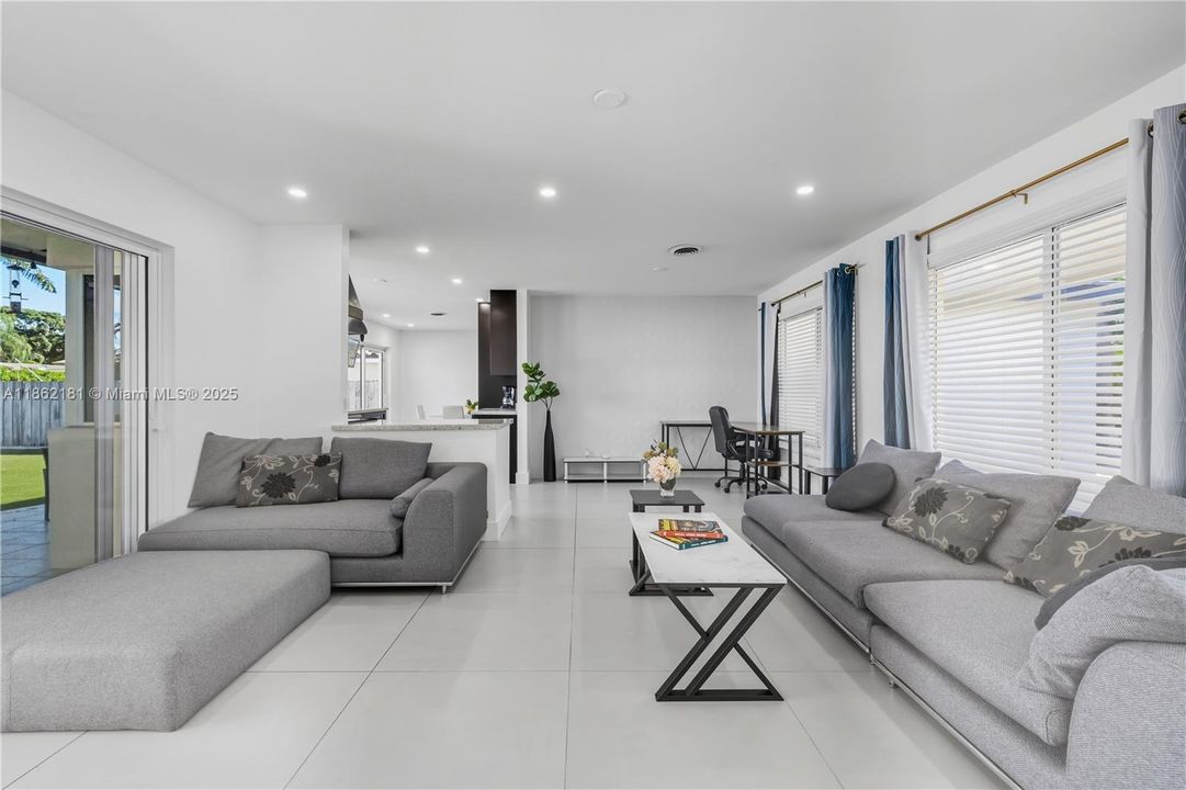 Recently Rented: $7,000 (3 beds, 2 baths, 1433 Square Feet)