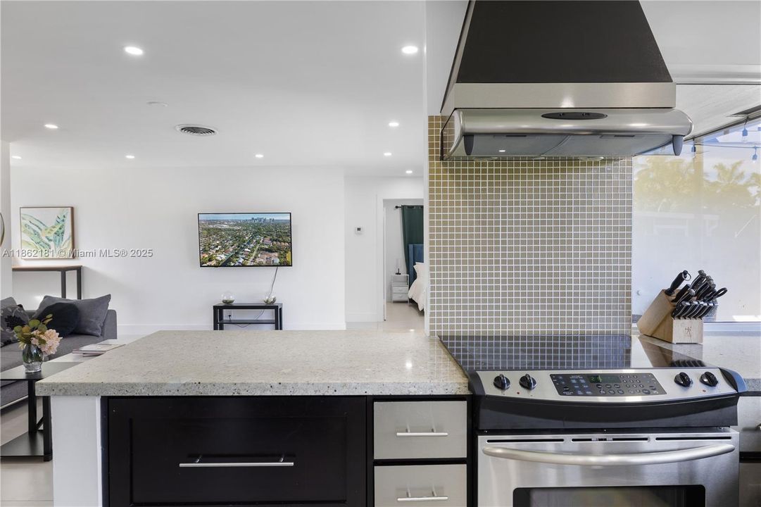 Recently Rented: $7,000 (3 beds, 2 baths, 1433 Square Feet)