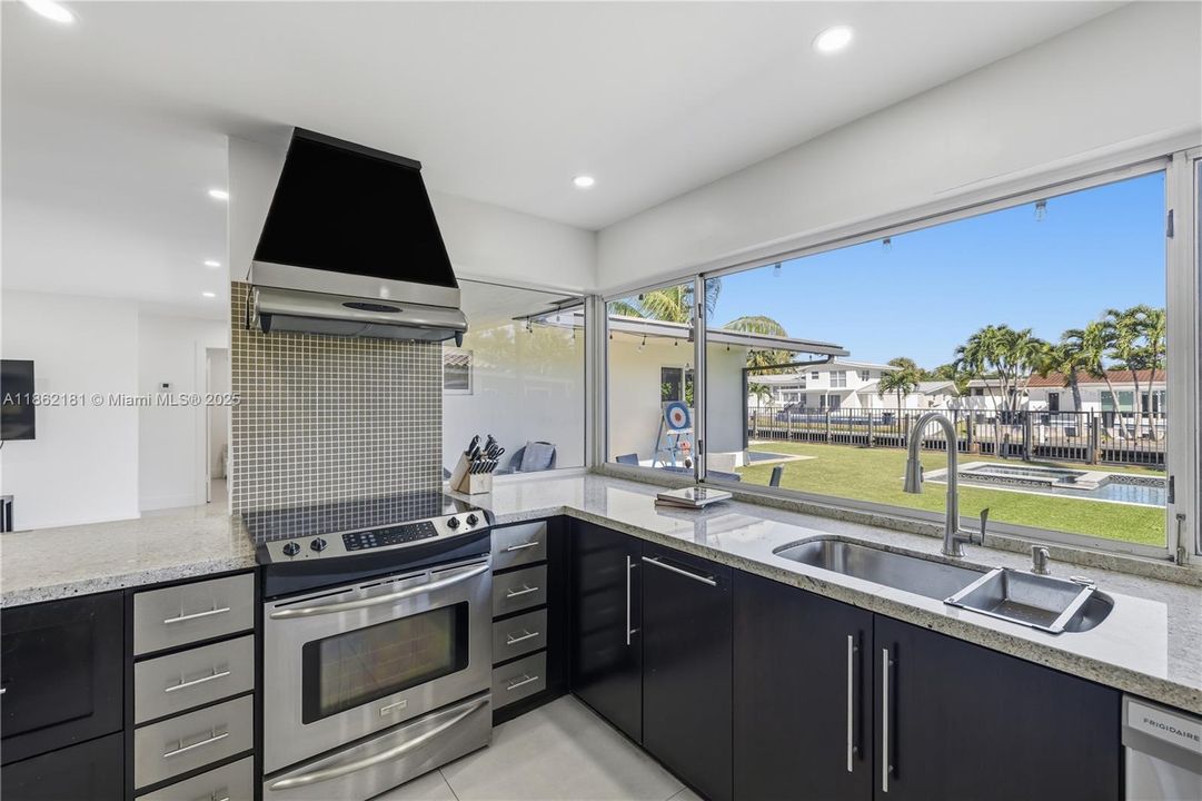 Recently Rented: $7,000 (3 beds, 2 baths, 1433 Square Feet)