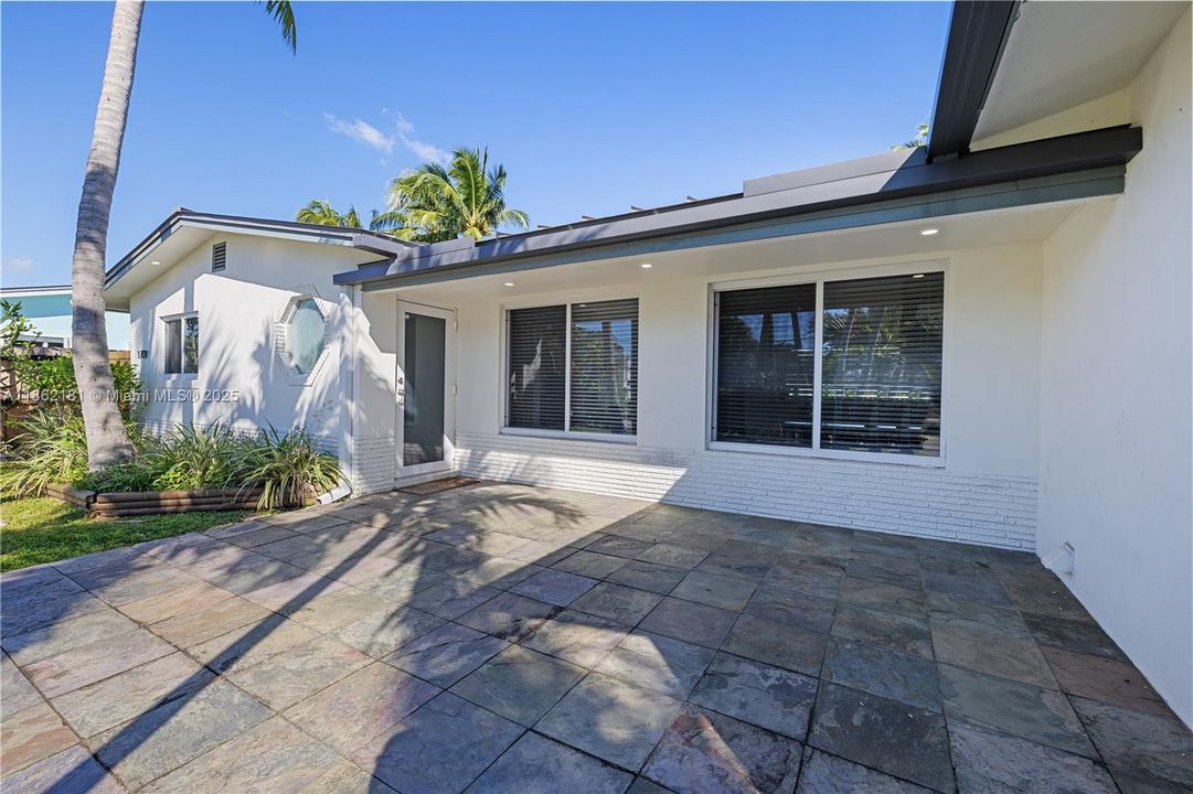 Recently Rented: $7,000 (3 beds, 2 baths, 1433 Square Feet)