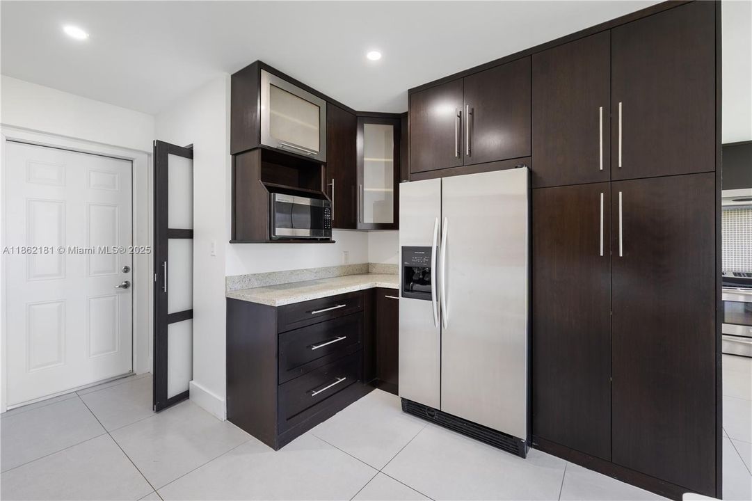 Recently Rented: $7,000 (3 beds, 2 baths, 1433 Square Feet)