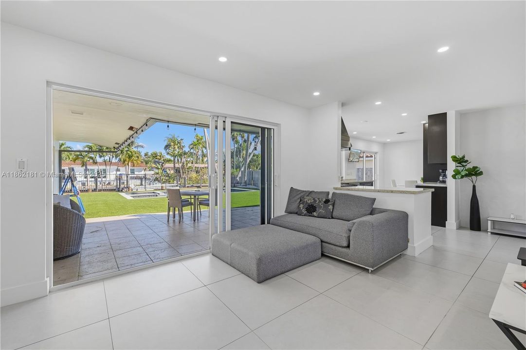 Recently Rented: $7,000 (3 beds, 2 baths, 1433 Square Feet)