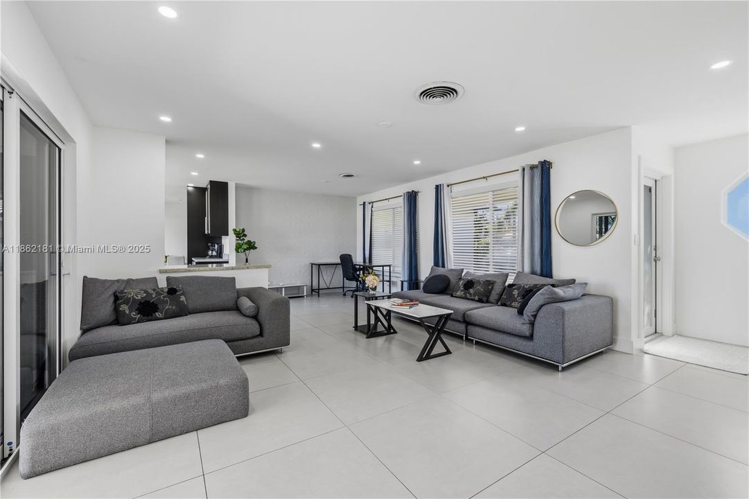 Recently Rented: $7,000 (3 beds, 2 baths, 1433 Square Feet)