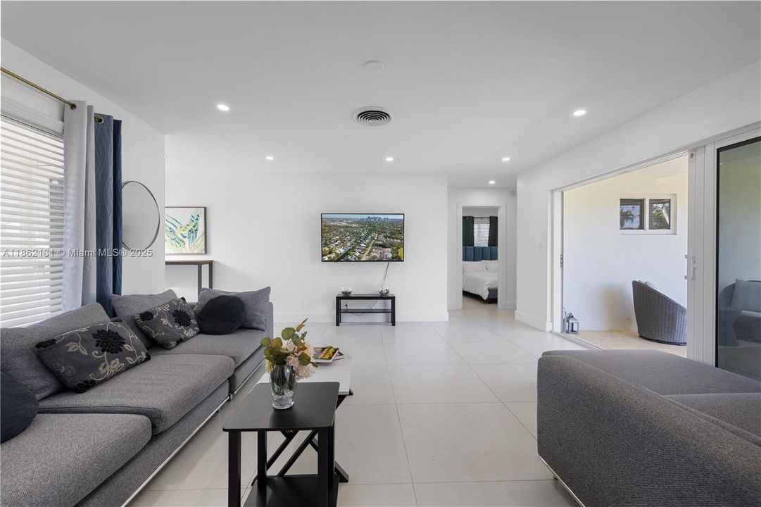 Recently Rented: $7,000 (3 beds, 2 baths, 1433 Square Feet)