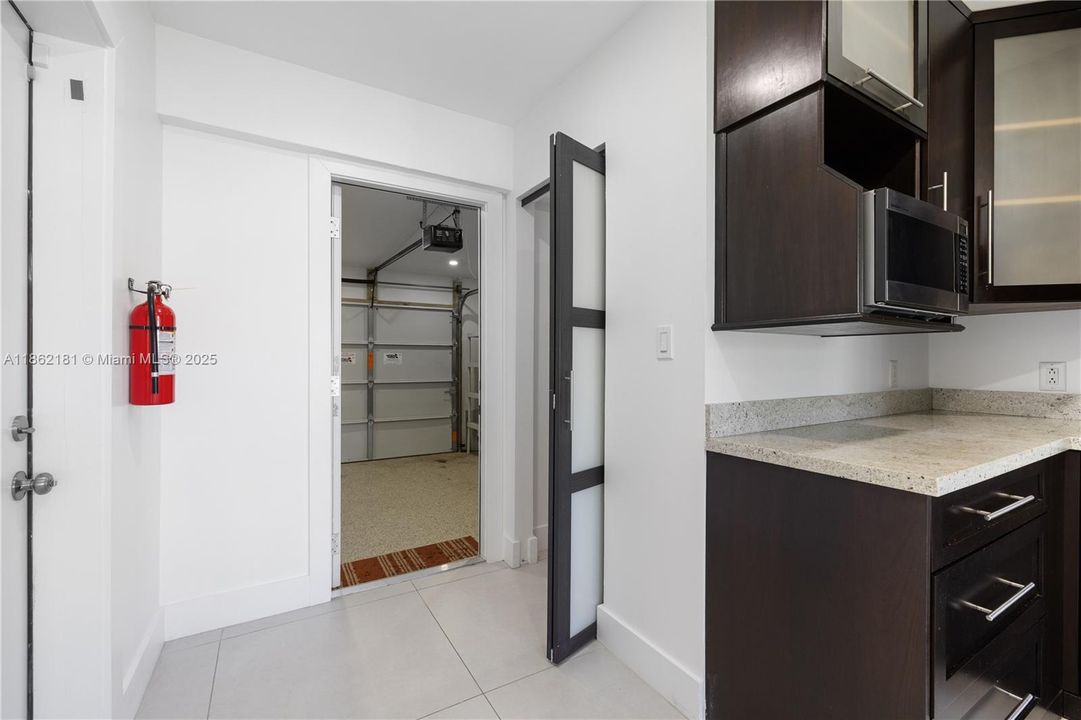 Recently Rented: $7,000 (3 beds, 2 baths, 1433 Square Feet)