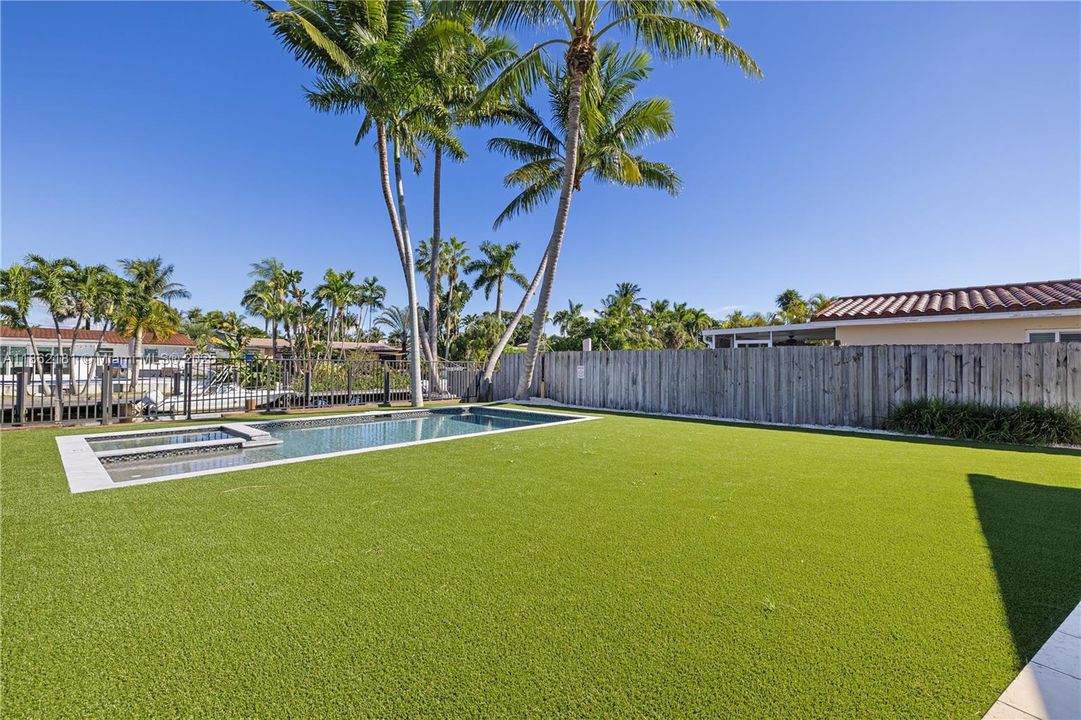 Recently Rented: $7,000 (3 beds, 2 baths, 1433 Square Feet)