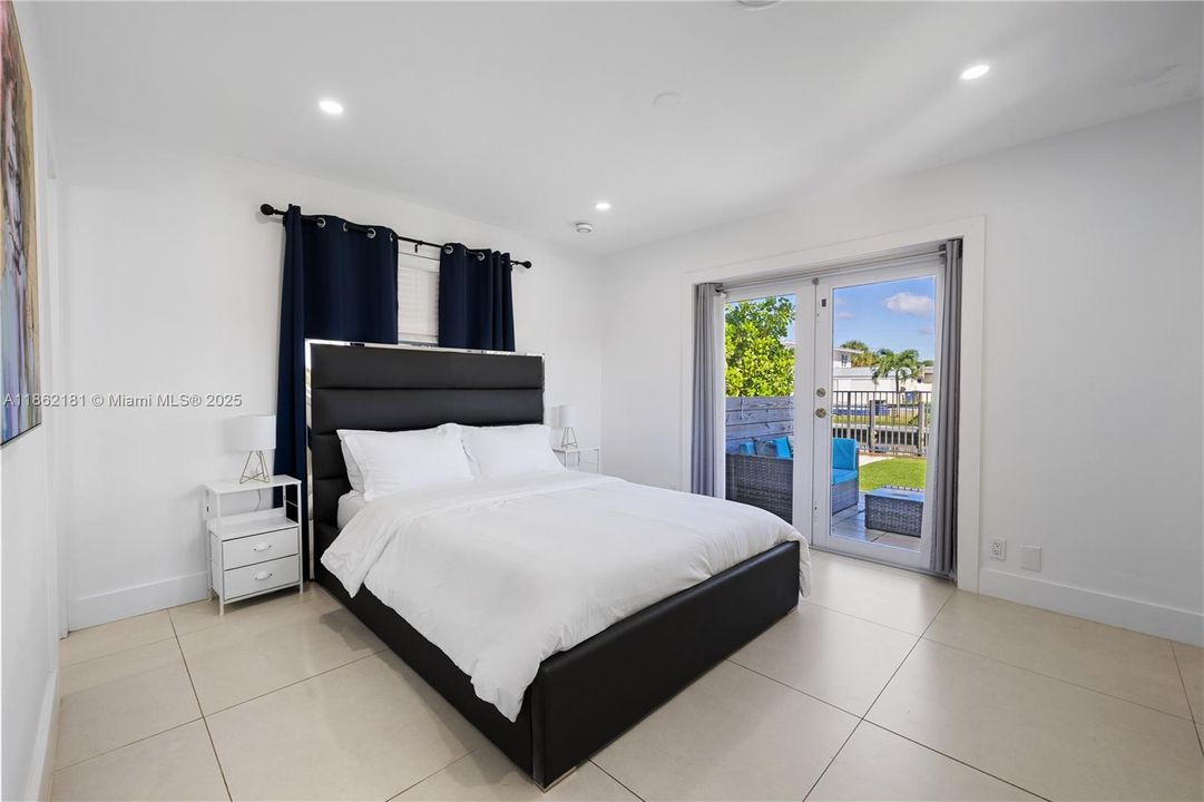 Recently Rented: $7,000 (3 beds, 2 baths, 1433 Square Feet)