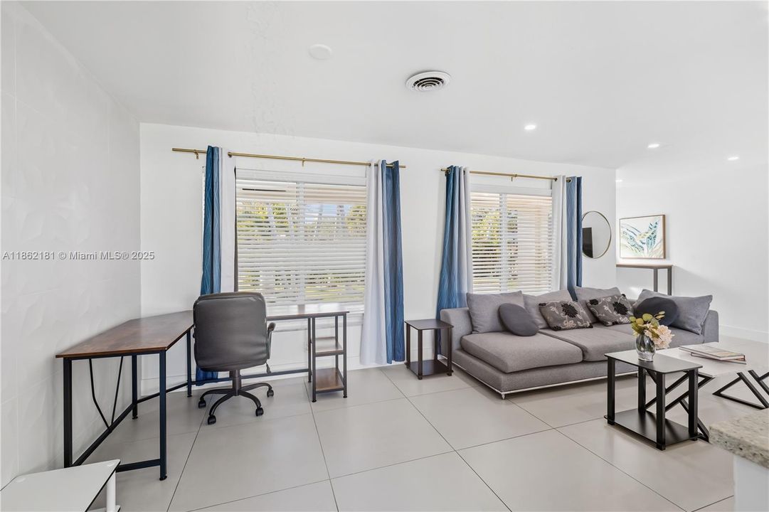 Recently Rented: $7,000 (3 beds, 2 baths, 1433 Square Feet)