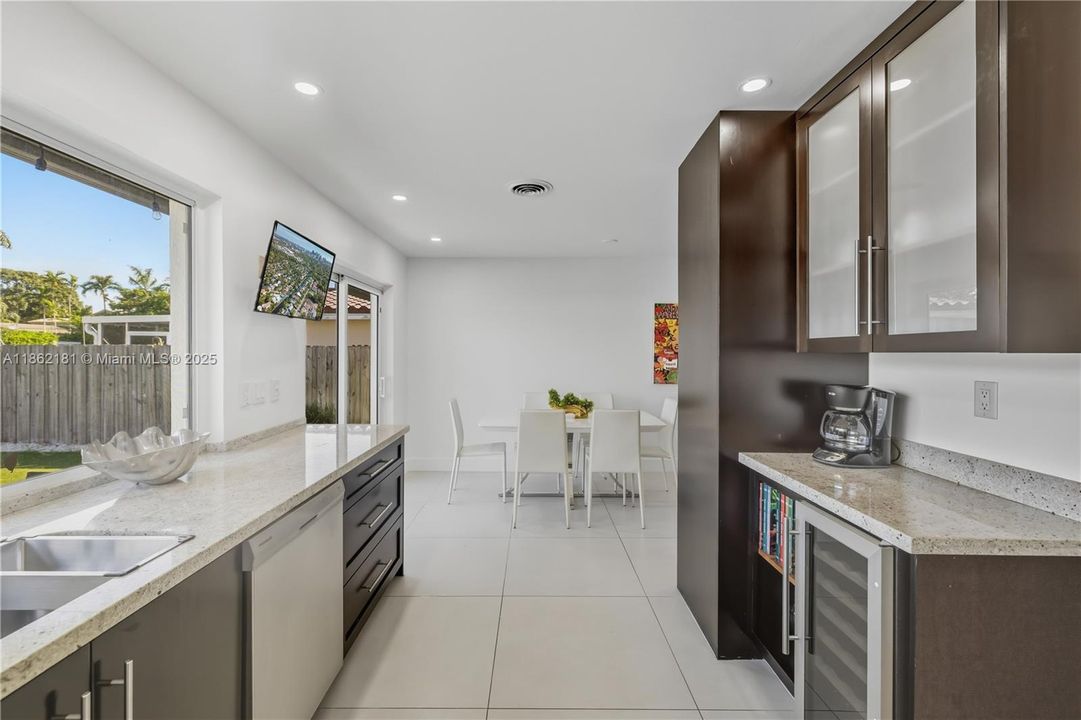 Recently Rented: $7,000 (3 beds, 2 baths, 1433 Square Feet)