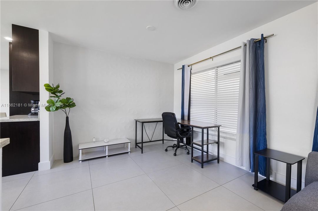 Recently Rented: $7,000 (3 beds, 2 baths, 1433 Square Feet)