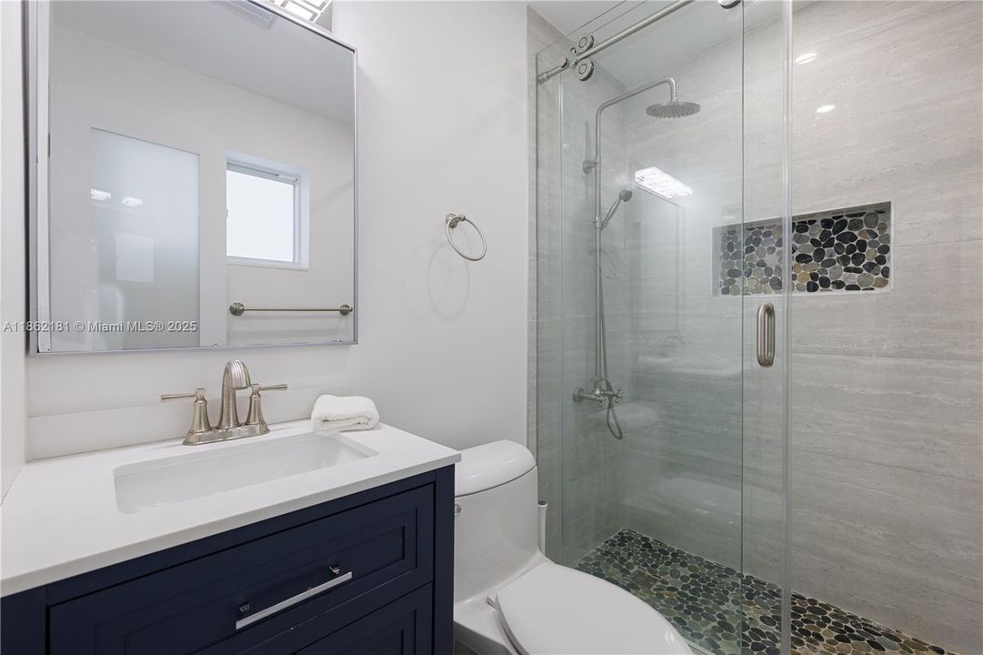 Recently Rented: $7,000 (3 beds, 2 baths, 1433 Square Feet)