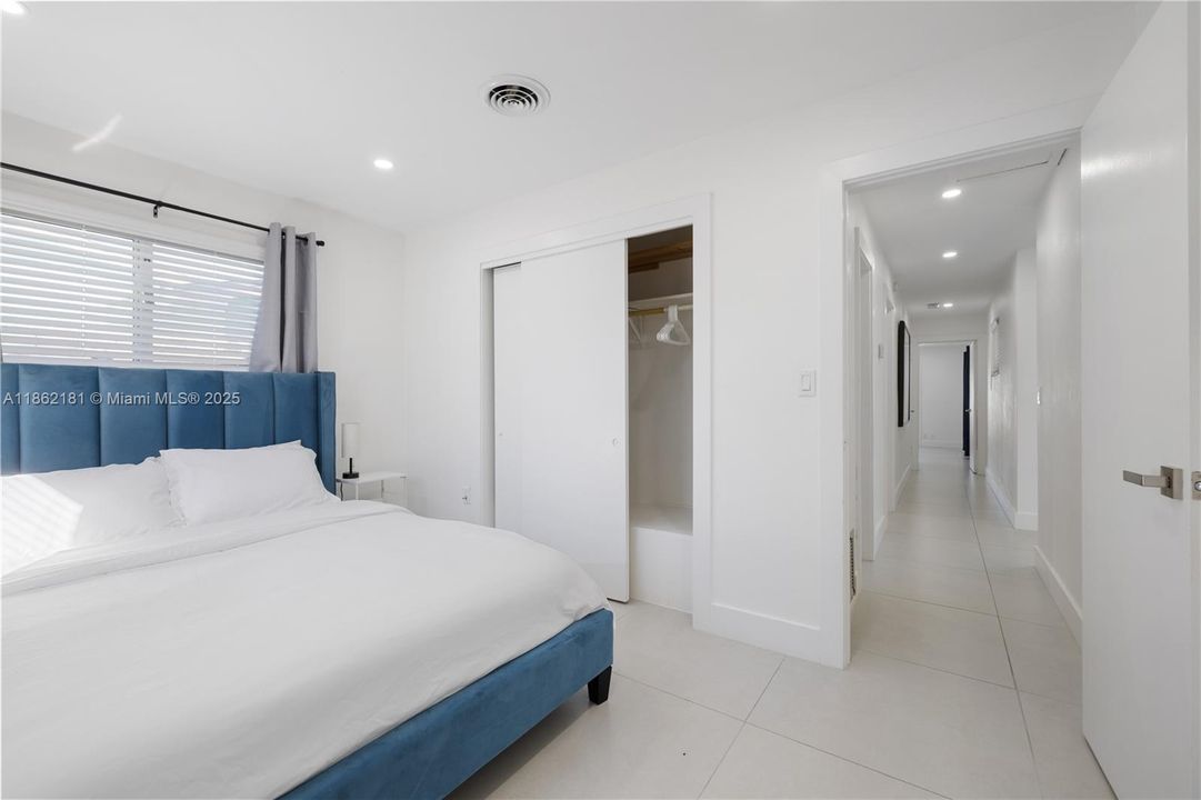 Recently Rented: $7,000 (3 beds, 2 baths, 1433 Square Feet)