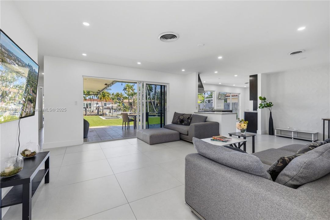 Recently Rented: $7,000 (3 beds, 2 baths, 1433 Square Feet)