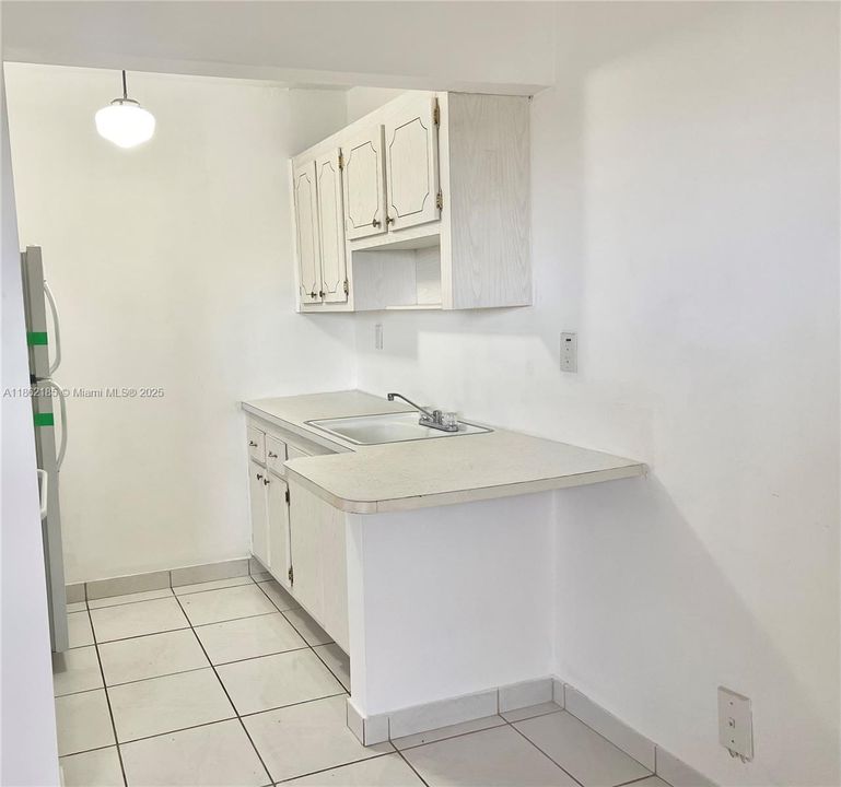 For Sale: $139,999 (2 beds, 1 baths, 650 Square Feet)