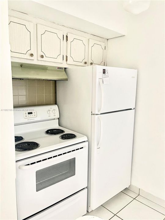 For Sale: $139,999 (2 beds, 1 baths, 650 Square Feet)